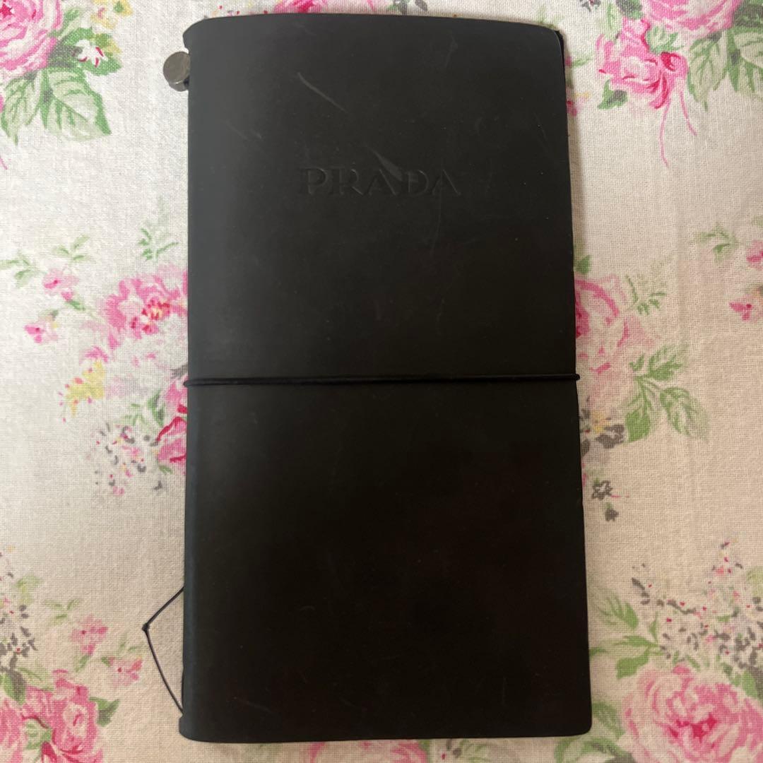 PRADA 黒レザー トラベラーズノート