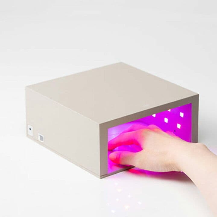 oui nails ネイルライト