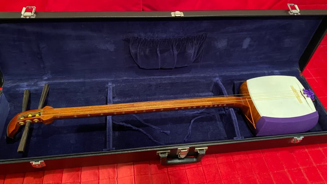 三味線　中棹　長唄・端唄用　備品一式付き　（ハードケース付）