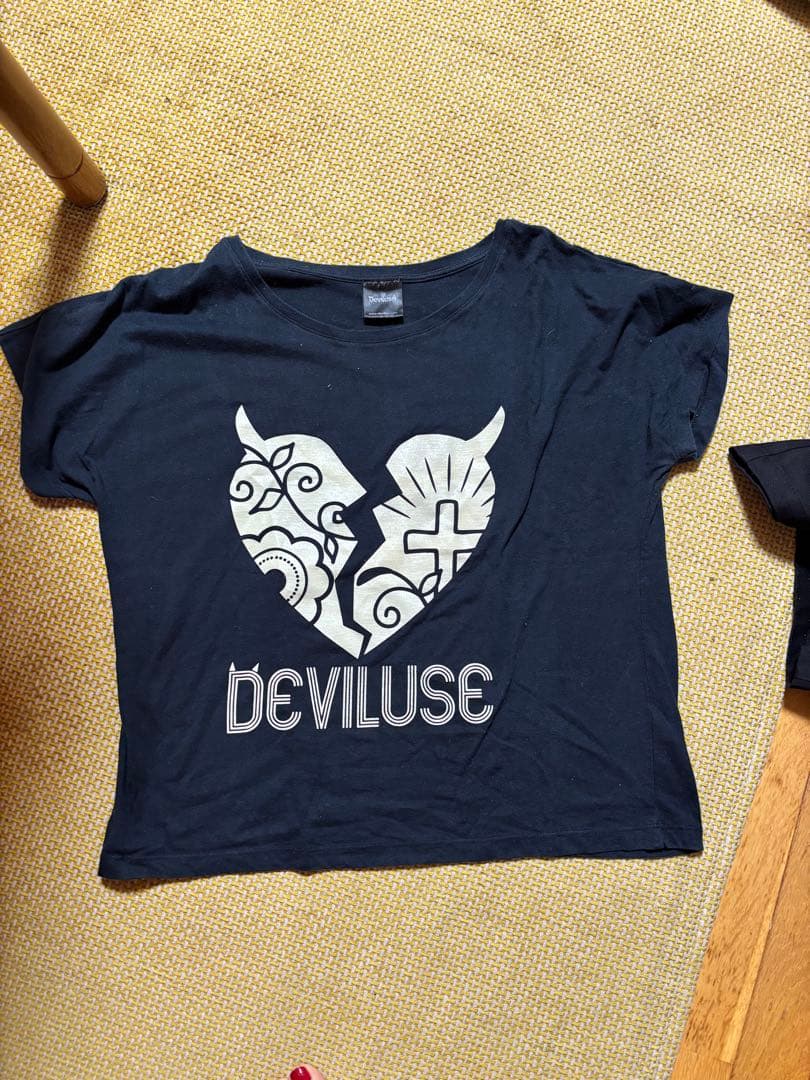 出品準備中　deviluse ネイビー Tシャツ