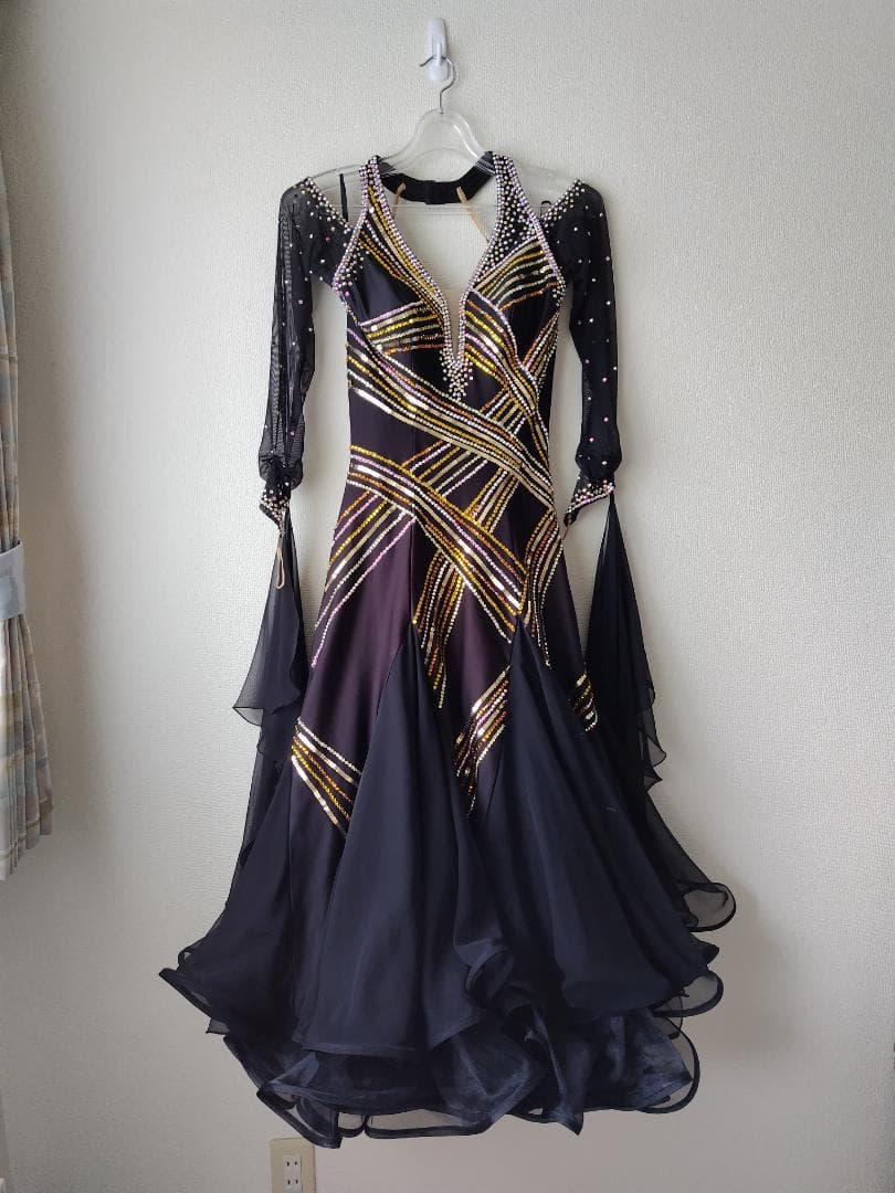 スタンダートドレス　黒　サイズM　白樺