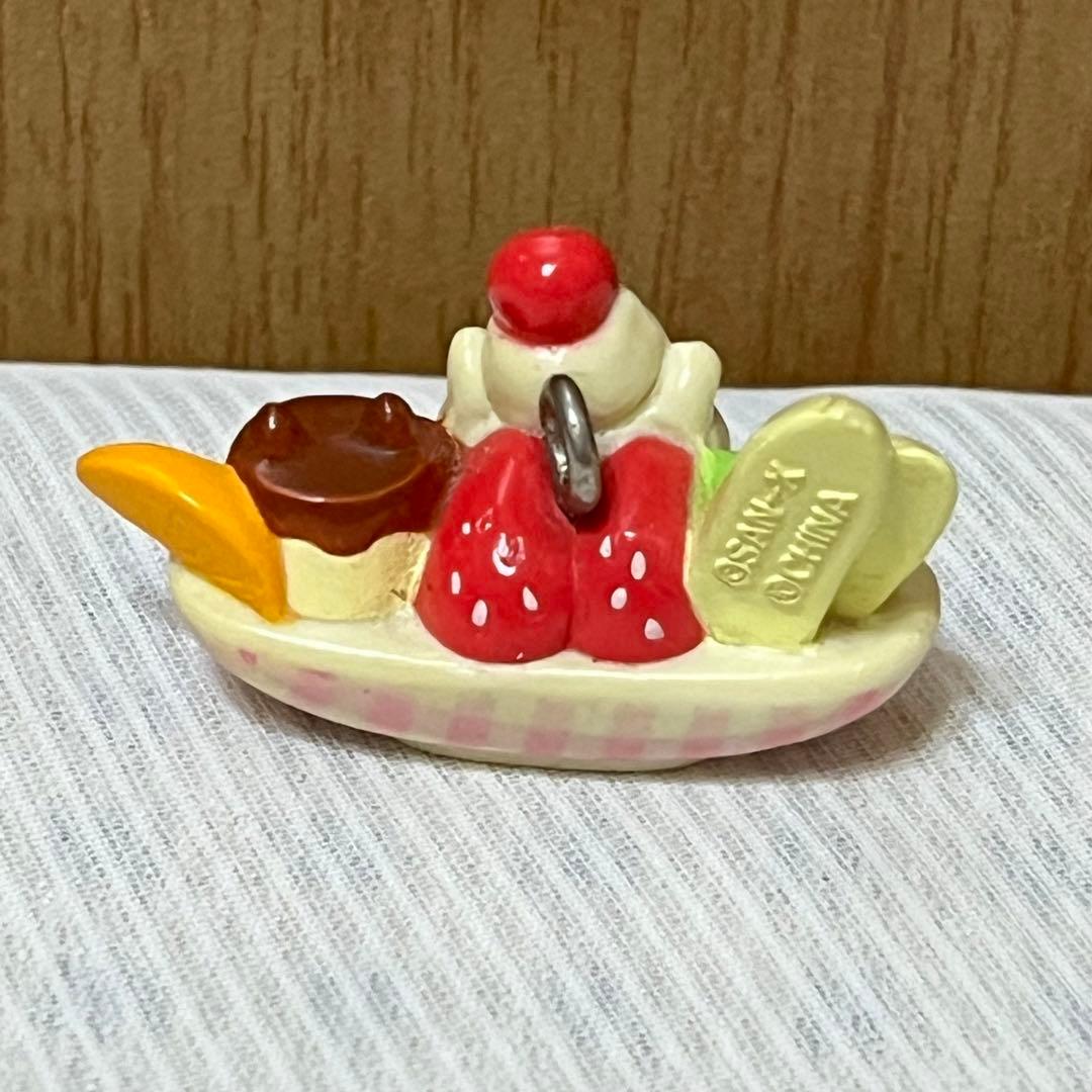 希少 にゃんにゃんにゃんこ プリンアラモード グッズ キーホルダー