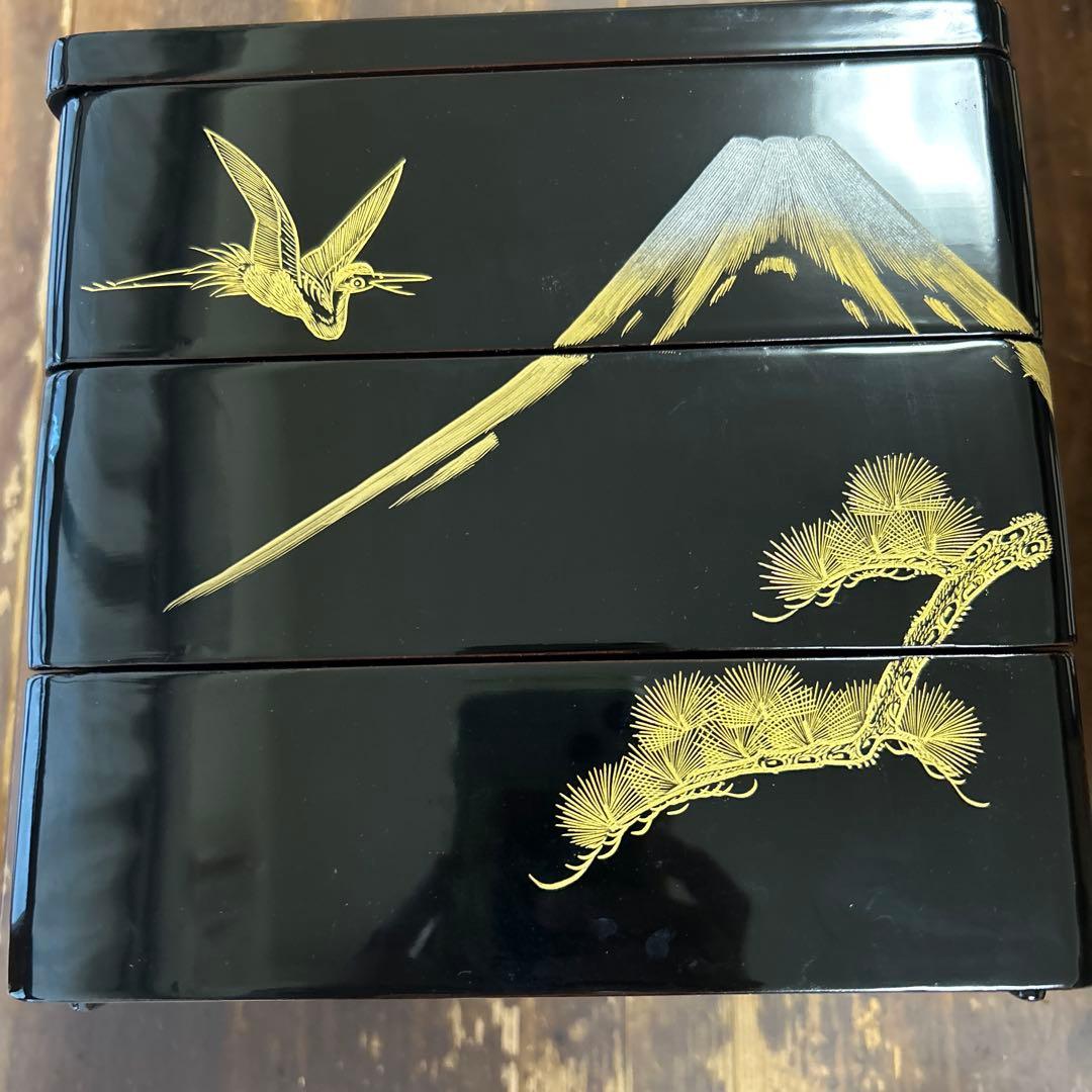 輪島塗　沈金　高級漆器　三段重　鶴　富士　松　会津塗　山中漆器　伝統工芸　天然木 輪島塗〈大藤漆器店〉飾皿 （尺） 赤 月に鶴沈金 [高島屋選定品