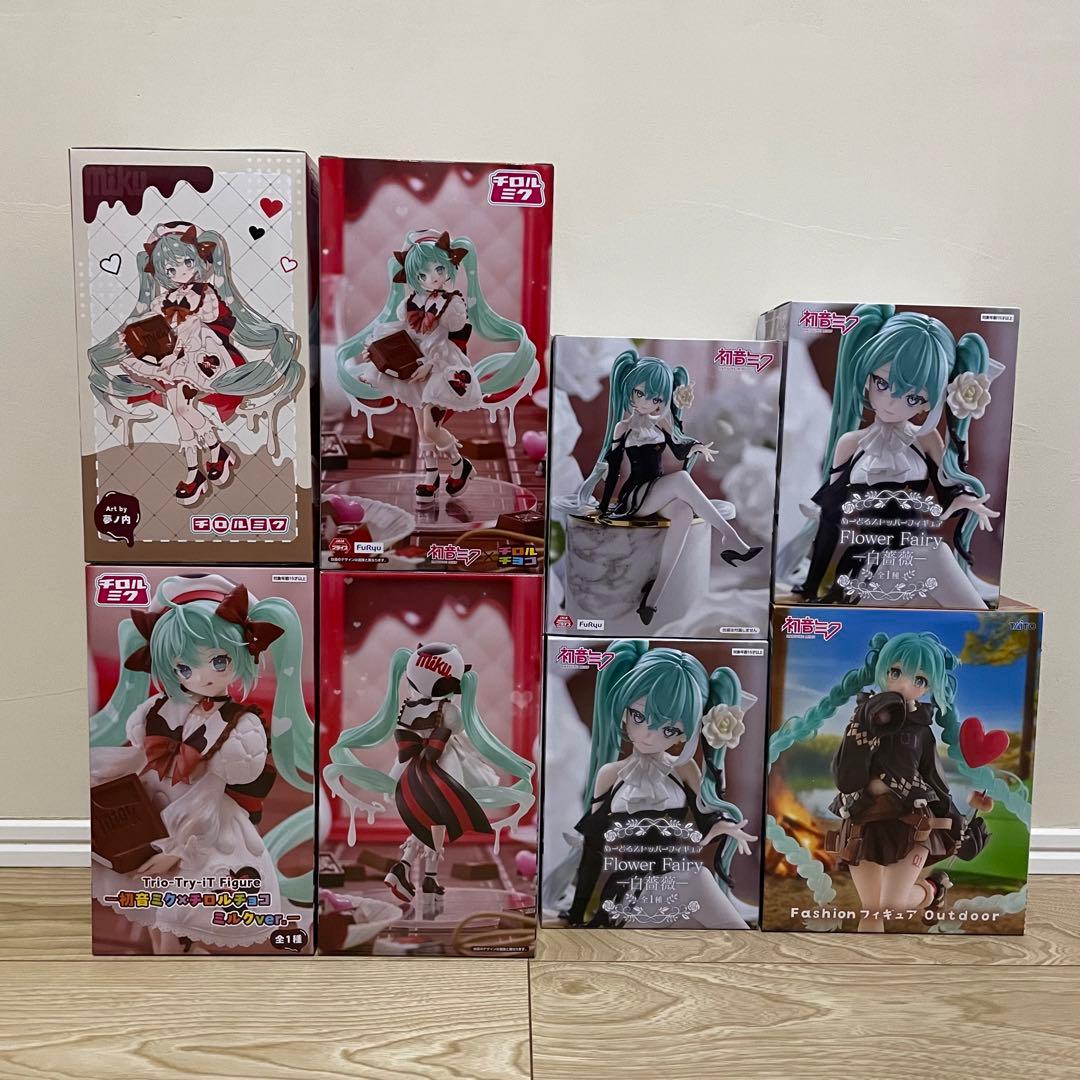 『初音ミク』プライズ フィギュア 3種類8個セット