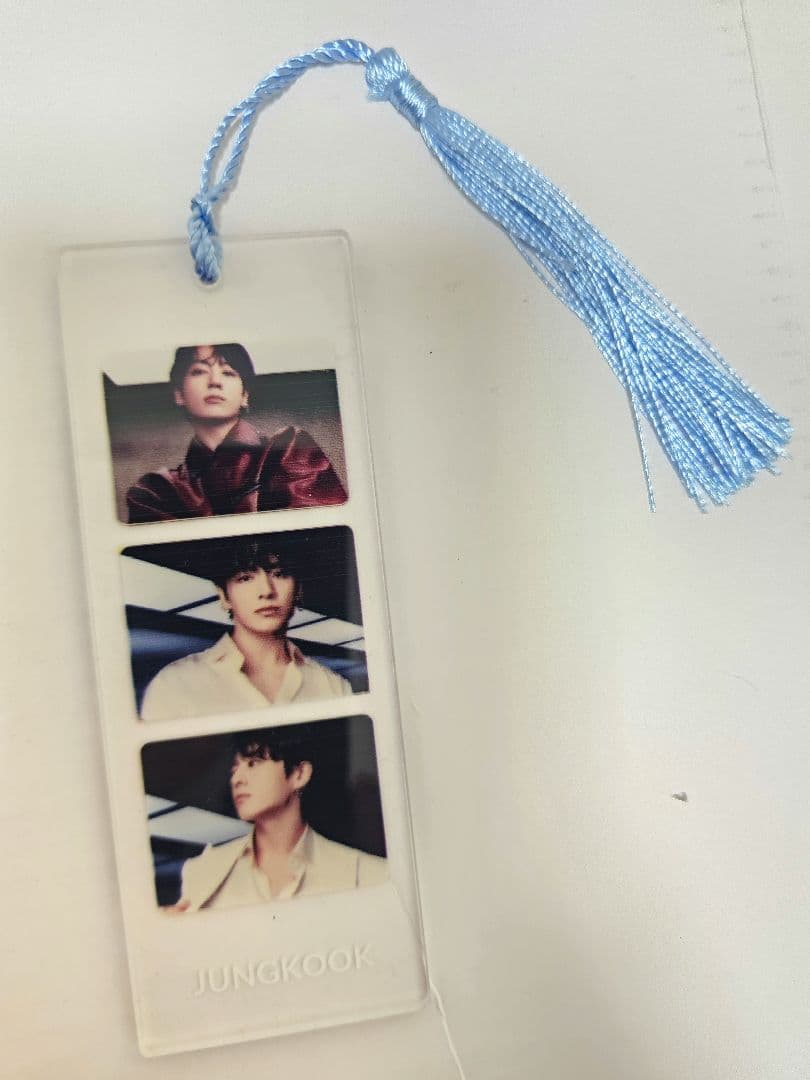 BTSジョングクアクリルブックマーカー - メルカリ