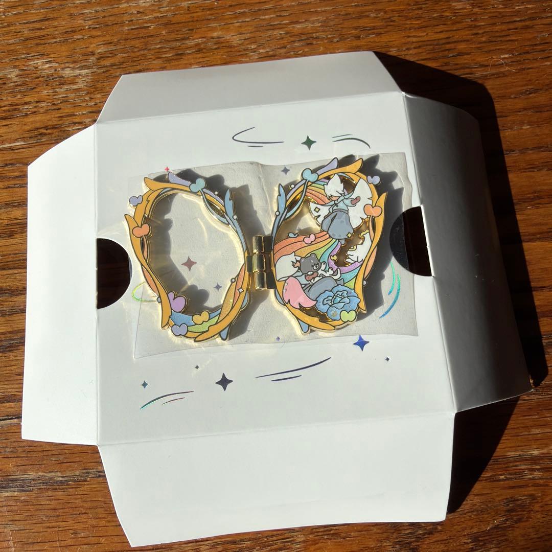 【ピンバッチのみ】 sky星を紡ぐ子どもたち　虹色の蝶々　ピンバッチ ピンバッチのみ】 sky星を紡ぐ子どもたち 虹色の蝶々 ピンバッチ