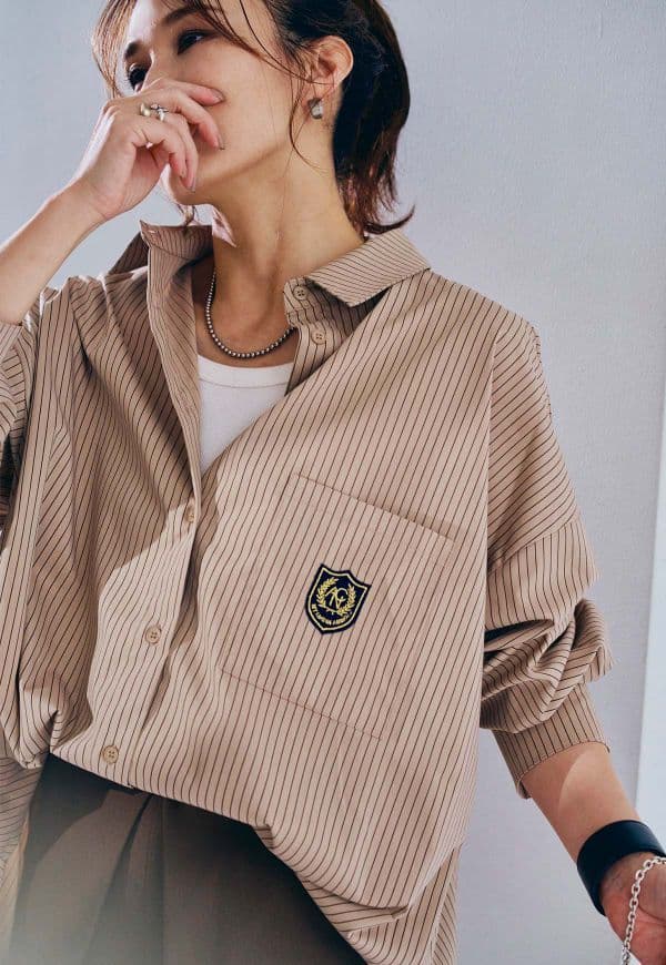 未使用　2025年モデル　ANIECA　ストライプエンブレムシャツ　ブラウン 在庫なし】Stripe emblem Shirt/ストライプエンブレムシャツ