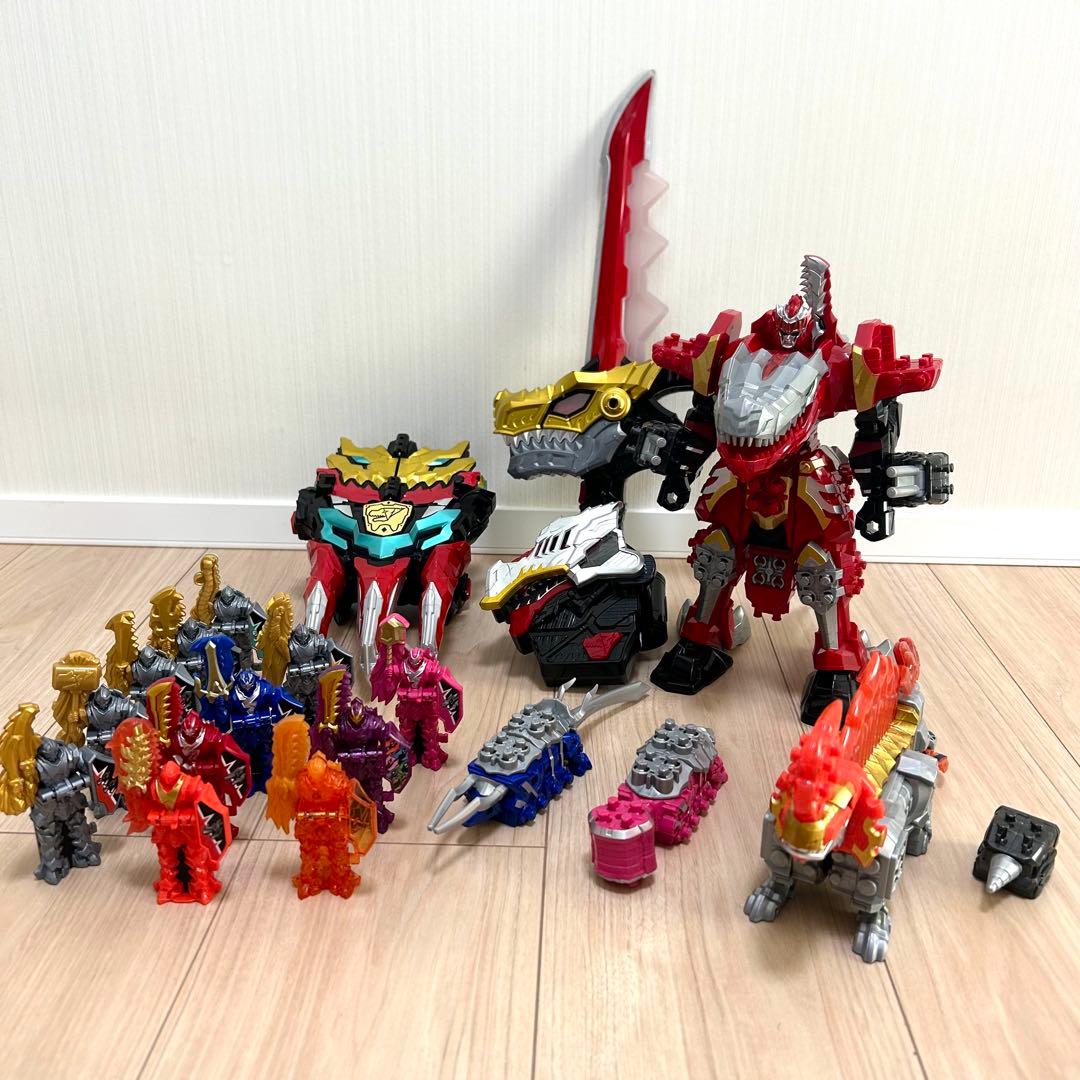 騎士竜戦隊リュウソウジャー DXキシリュウオーファイブナイツ まとめ売り 現状品 騎士竜シリーズ01&02&03&04&05 竜装合体 DXキシリュウオーファイブ