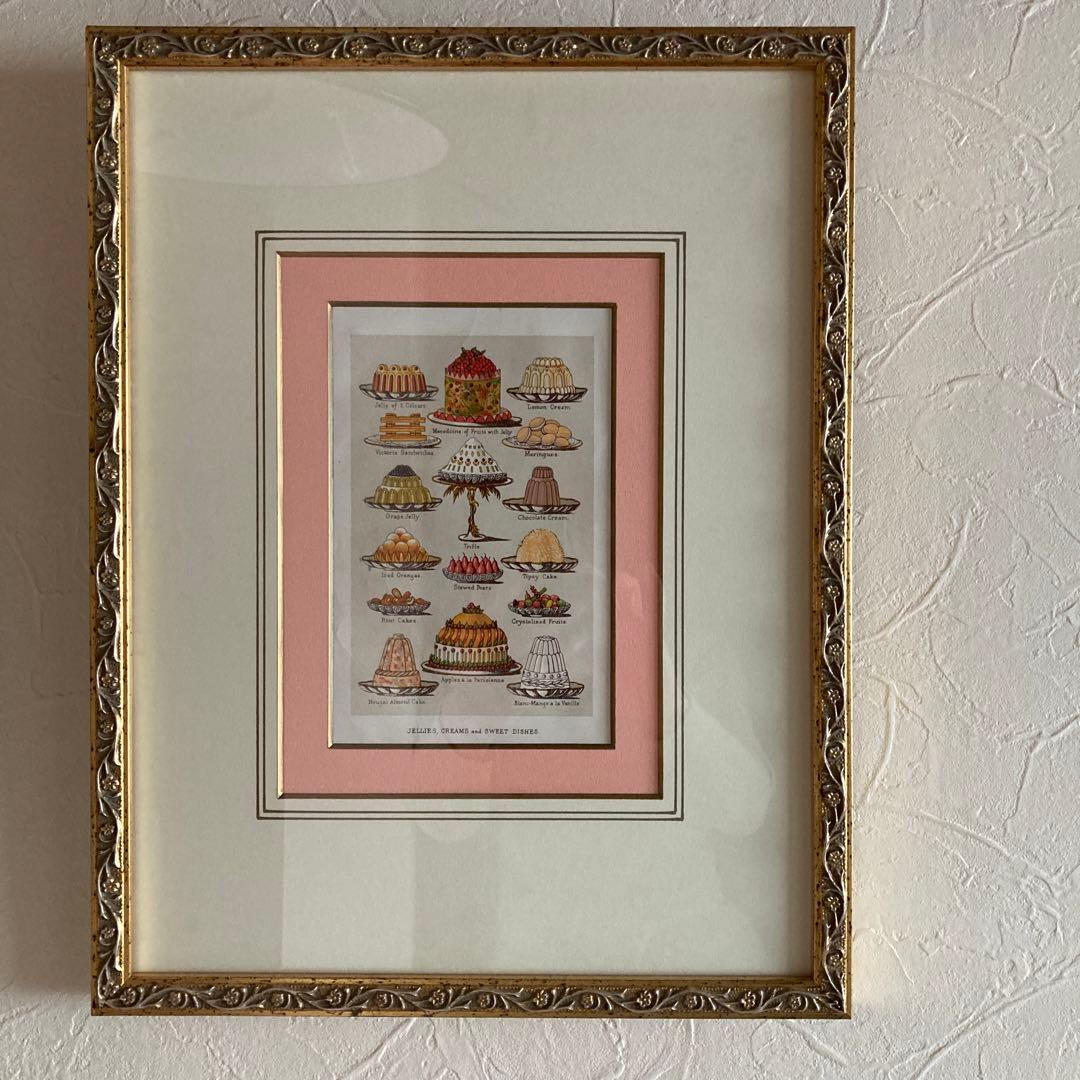 西武骨董市　リトグラフ　額付き　アンティーク　Mrs.ビートン　壁掛け 葡萄の彫まで付いた美しい英国アンティーク家具、フラップ扉のブック