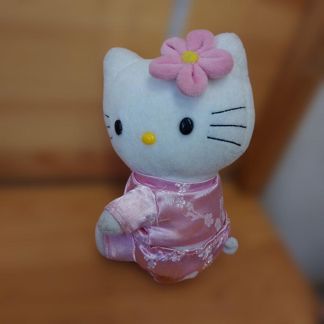 ハローキティ　ぬいぐるみ　中華風