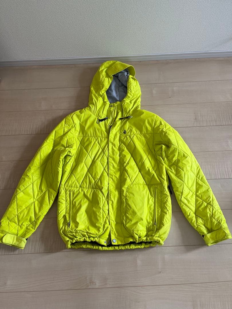 【VOLCOM 】スノーボードウェア　ネオンイエロー VOLCOM（ボルコム） スノージャケット メンズ ベンチレーション付き