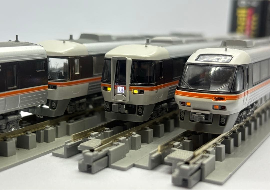 KATO キハ85系　大阪ひだ25・36号　タイプ4両セット KATOキハ85系、ひだ25・36号4両編成特製品 | Nゲージ- Modellismo Osaka