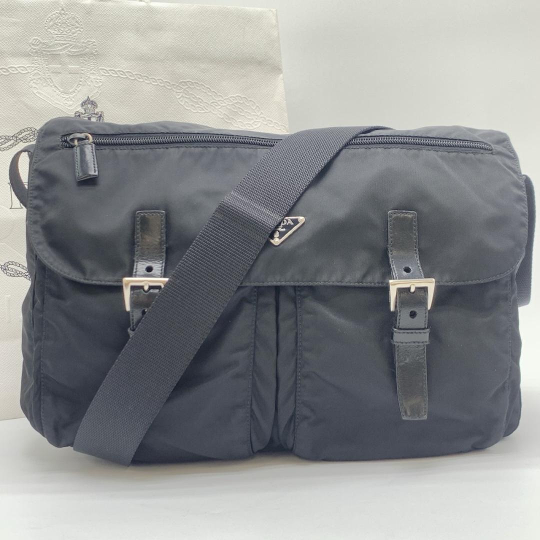 プラダ テスートナイロン レザー メッセンジャー ショルダーバッグ A4収納可能