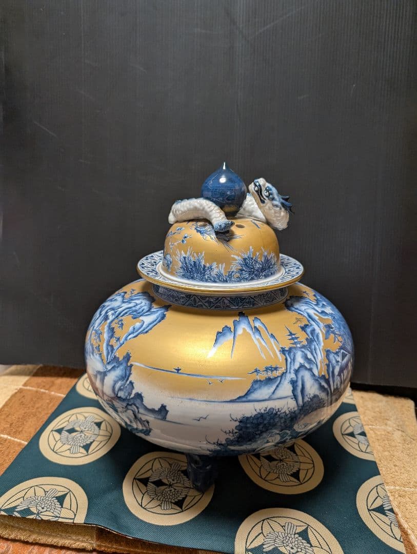 ドラゴン装飾の特大香合 高さ約20cm