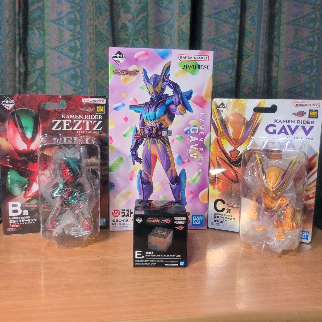 一番くじ　仮面ライダーゼッツ・ガヴ　フィギュア　3PCSセットと闇菓子