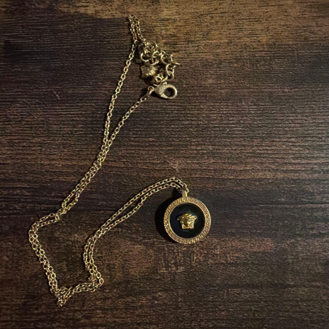 Versace ヴェルサーチ　ネックレス　金 ヴェルサーチェ ネックレス | VERSACE JP