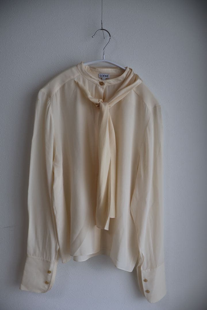 ロエベ　LOEWE ループ付きクリーム色長袖ブラウス 楽天市場】LOEWE ロエベ 長袖シャツ S359Y05X54 レディース