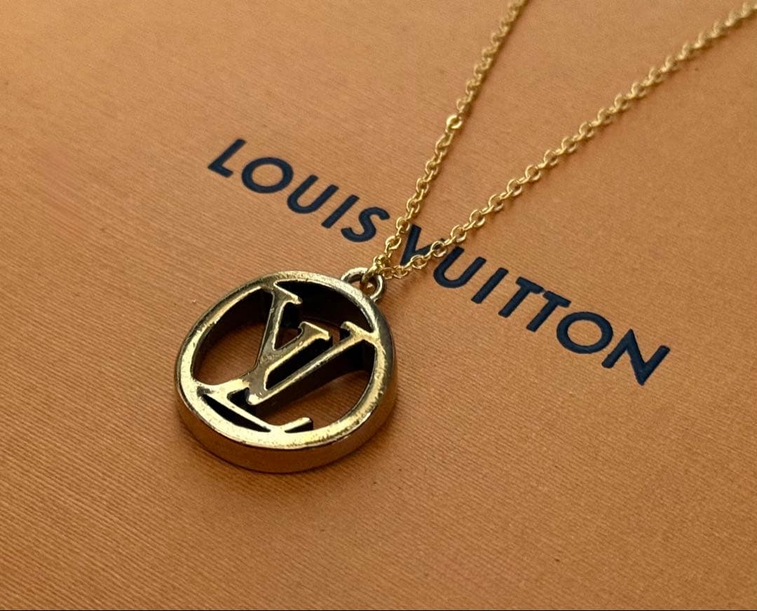 極美品‼️ louis vuitton ルイヴィトン チャームネックレス【正規品】 極美品 louis vuittonロゴチャーム ネックレス 【正規品】｜Yahoo