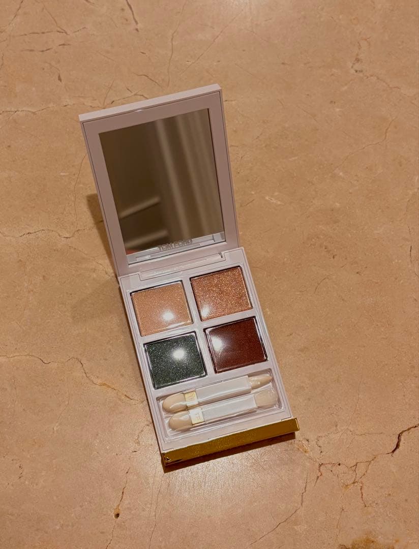 TOM FORD ソレイユアイ カラークオード限定品 01エメラルド ダスク