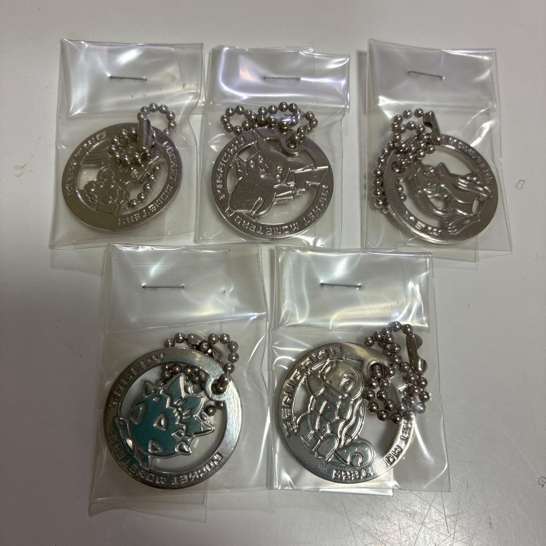 ポケモン　型チェーン　5種セット ポケモンより、「ガシャっとコレクト」第5弾と「つまんでつなげて