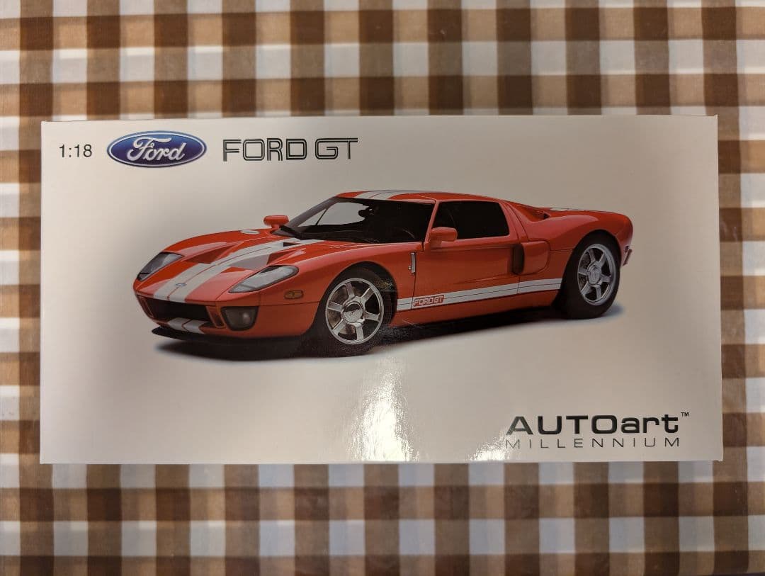 オートアート フォードGT 1/18 ミニカー