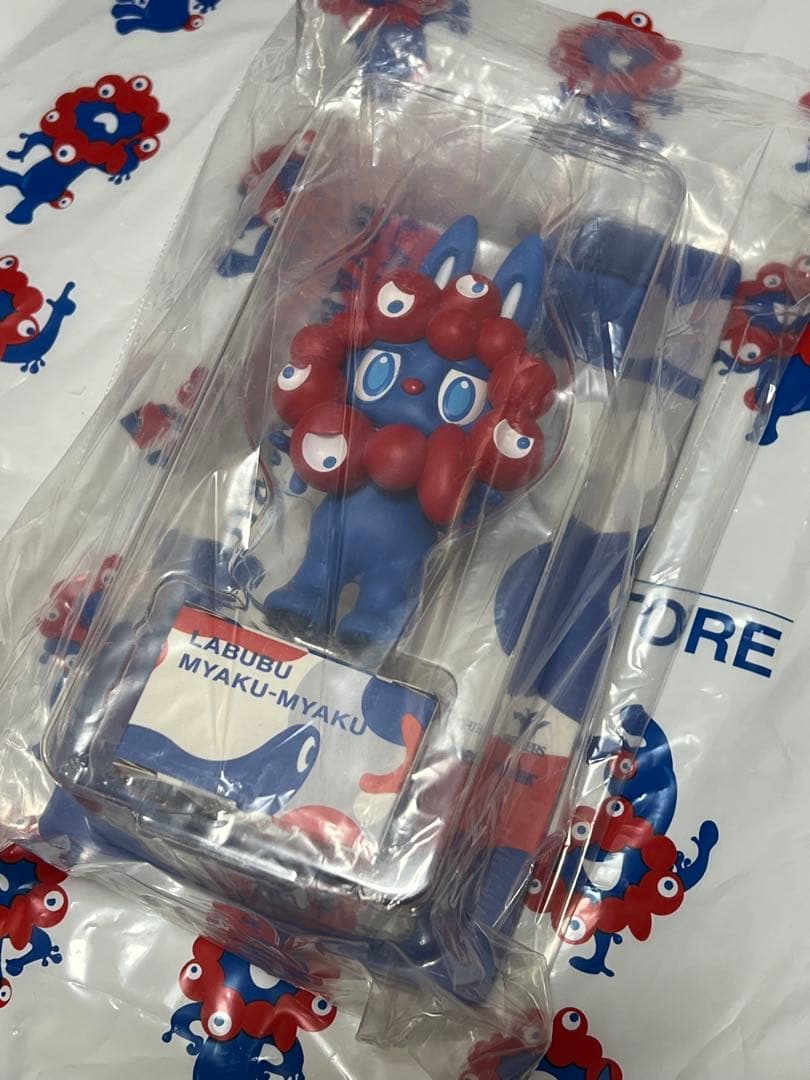 万博　ラブブ　MYAKU-MYAKU フィギュア ストラップ付き ラブブ×ミャクミャク」コラボ！ ストラップ付きフィギュア発売 大阪