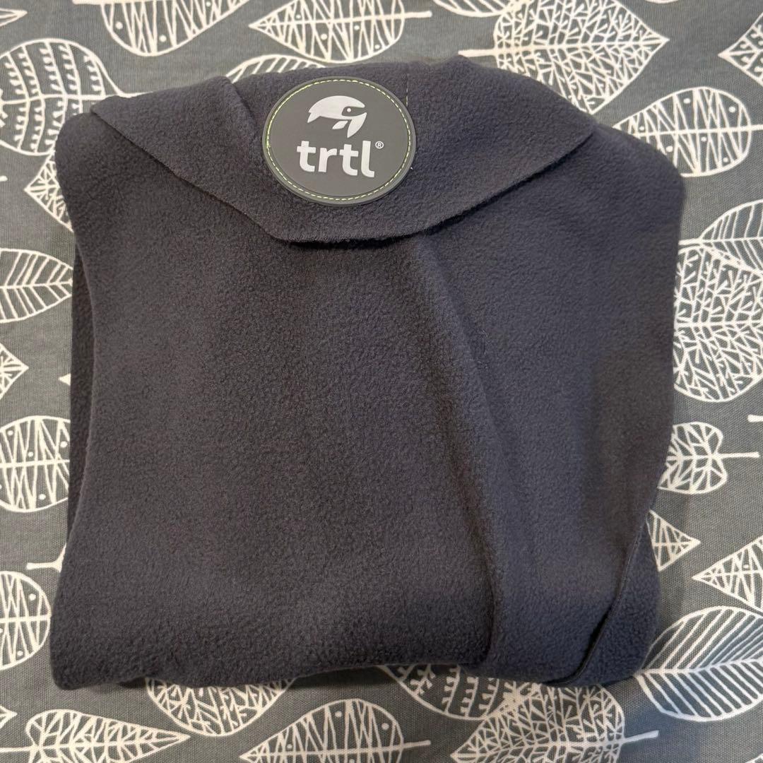 【美品】Trtl Pillow ケース付きネックピロー黒