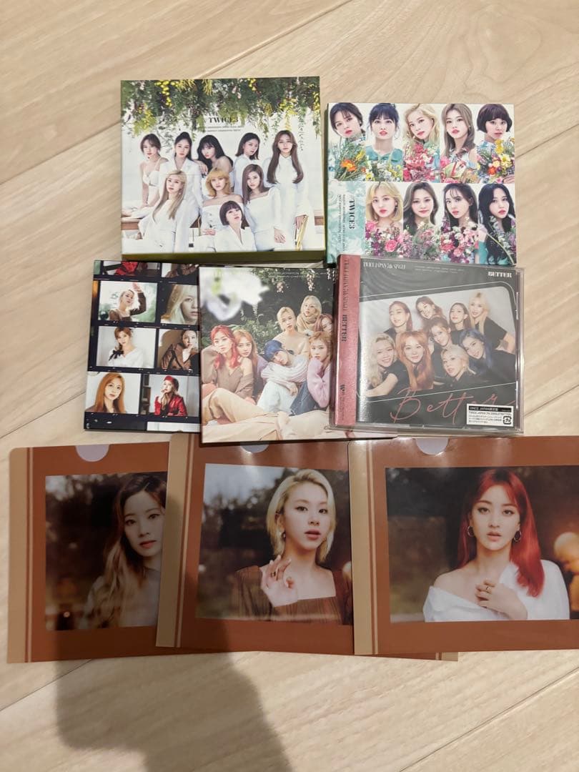 ぱくちよ様専用】TWICE まとめ売りCD50枚・トレカ306枚・うちわなど