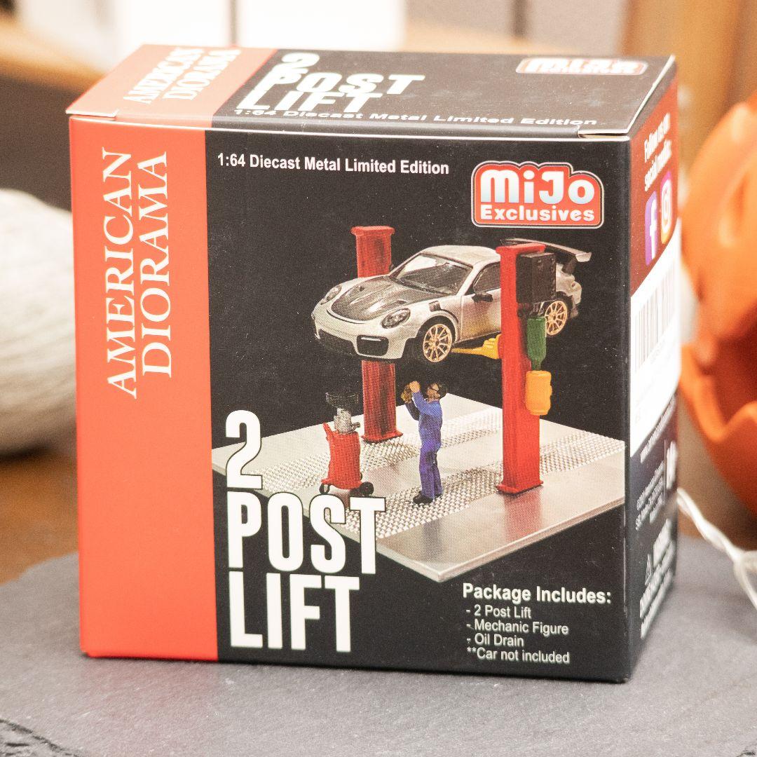 アメリカンジオラマ 2ポストリフト フルダイキャスト ガレージ 1/64