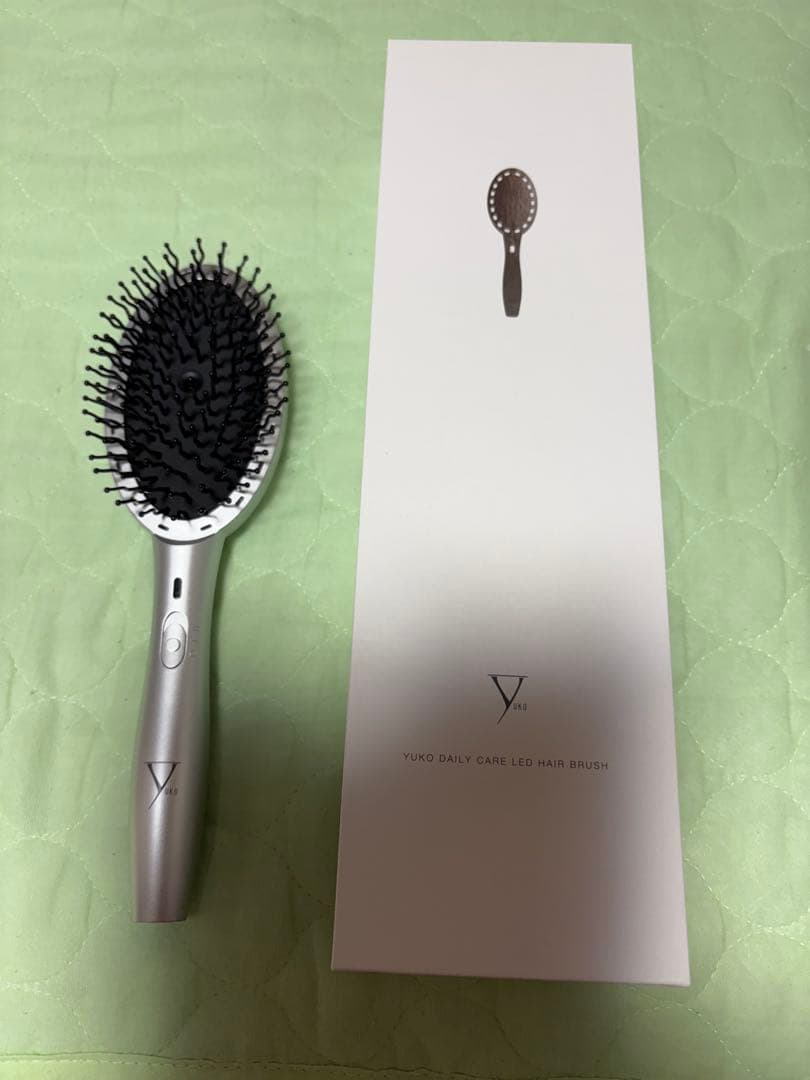 YUKO LEDヘアブラシ シルバー
