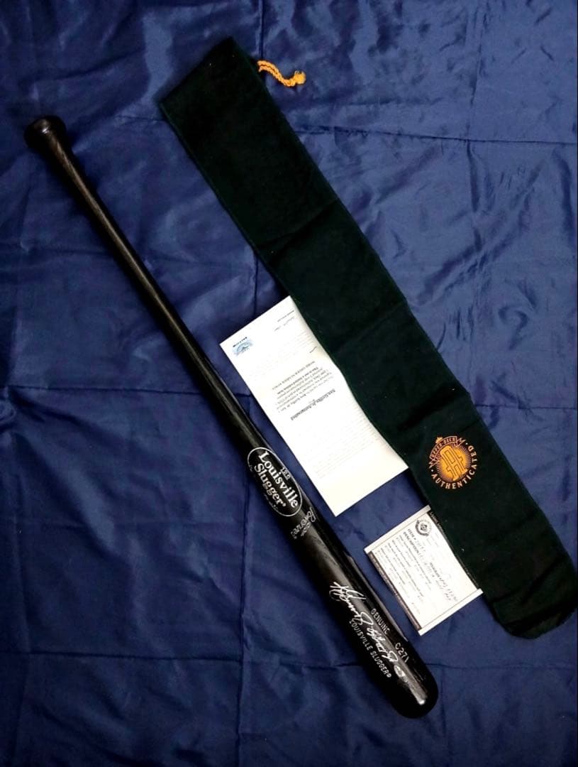 ケン・グリフィーJr 直筆サインバット　MLB の認証付き