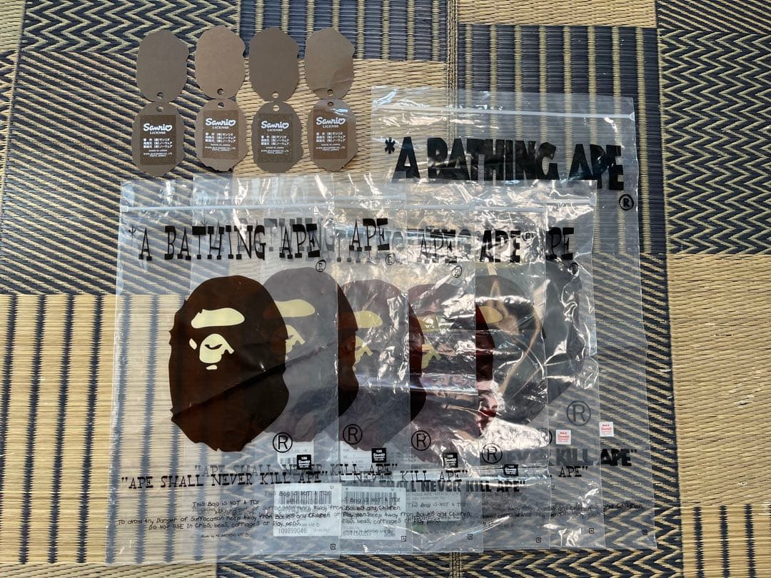 A BATHING APE × SANRIO ジッパー袋 大1枚 小5枚