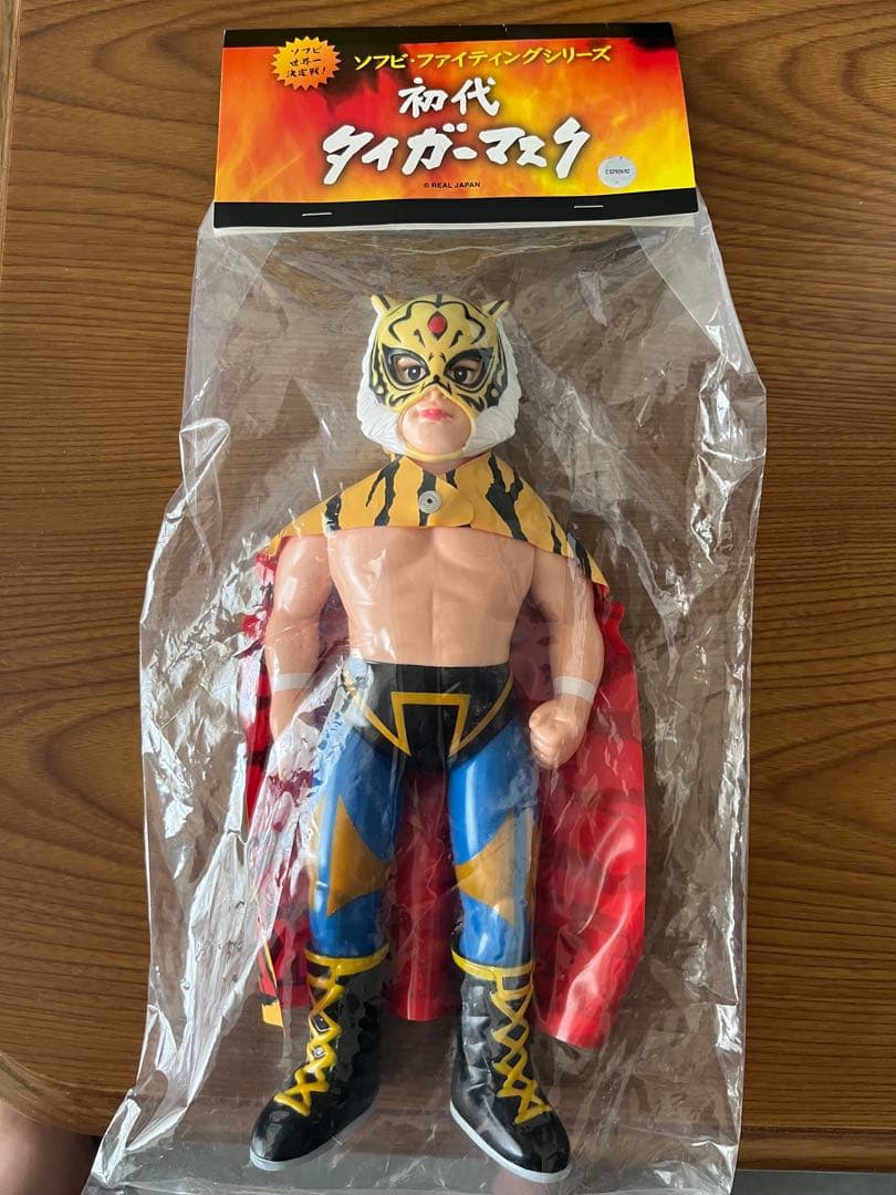 メディコムトイ　ソフビ　ファイティングシリーズ　初代タイガーマスク(逆ヤギリ版)
