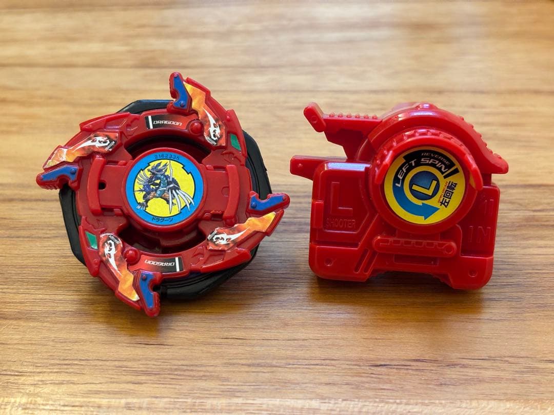 爆転シュートベイブレード ドラグーンv2 トイザらス限定ファイヤーブラッド