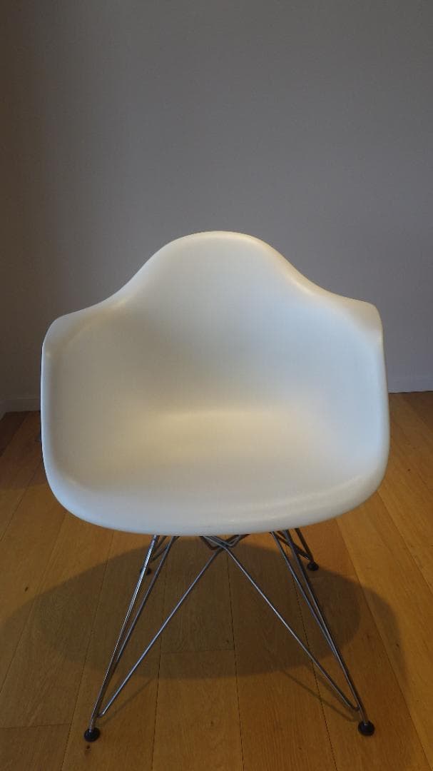 イームズ　プラスチックシェルアーム６　ホワイト