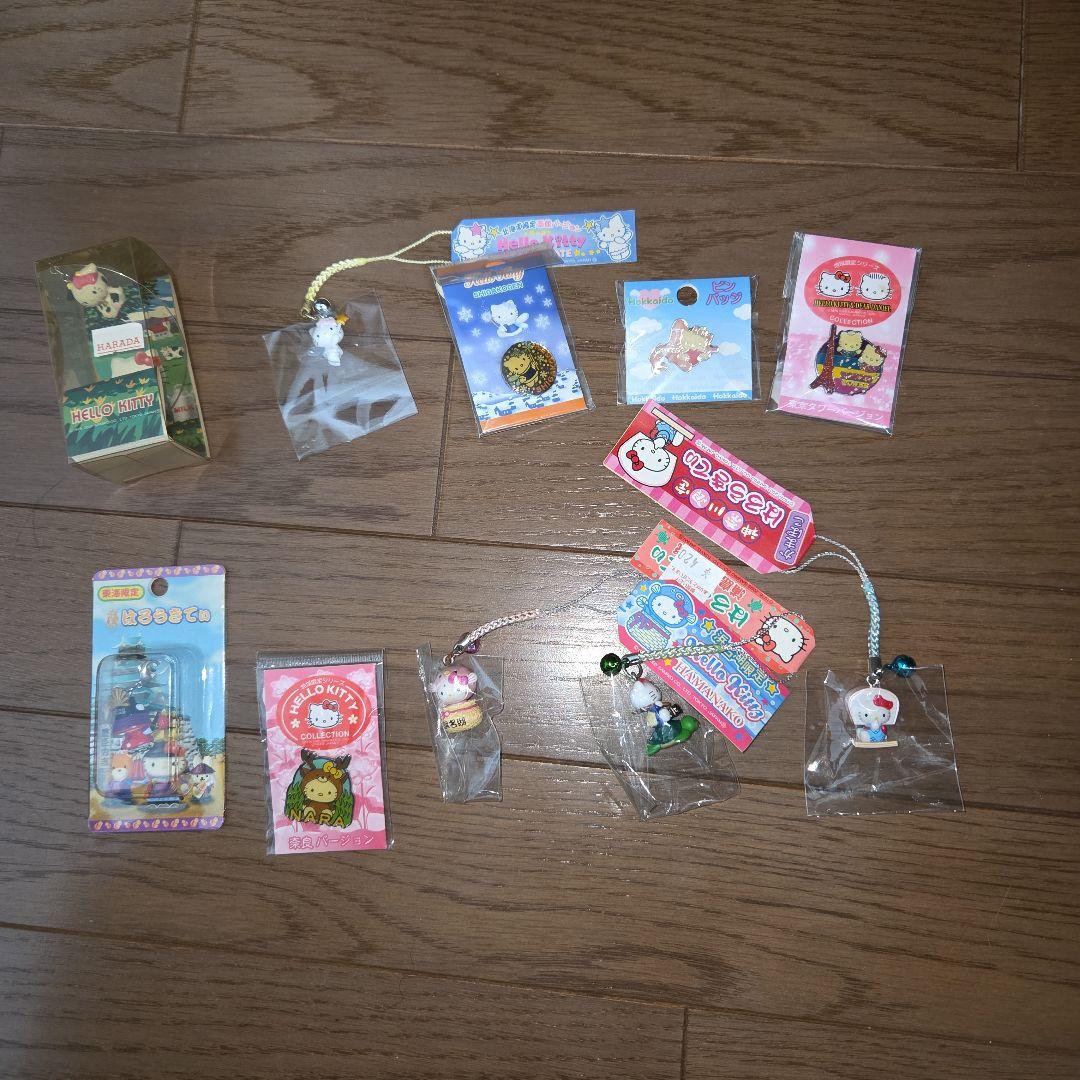 ご当地限定　ハローキティ ストラップ 　ピンバッジ　10個セット