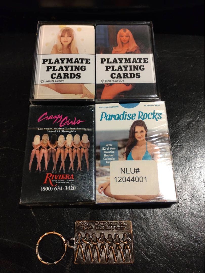 プレイボーイ　PLAYBOY フーターズリビエラ　トランプ リビエラキーホルダー