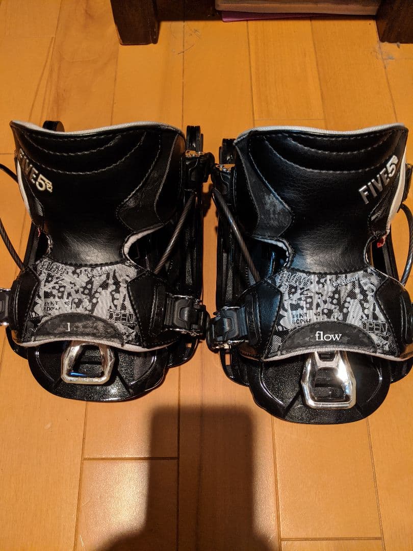 Flow Five スノーボードビンディング ブラック/ホワイト
