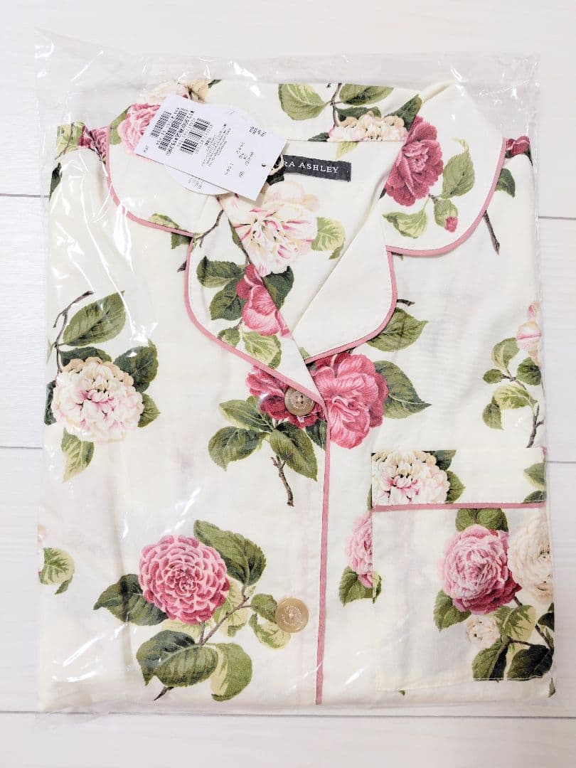 ✩新品未使用✩Laura Ashley♡フラワープリント パジャマ♡ Laura Ashley TOPICS｜Laura Ashley（ローラ アシュレイ）の通販