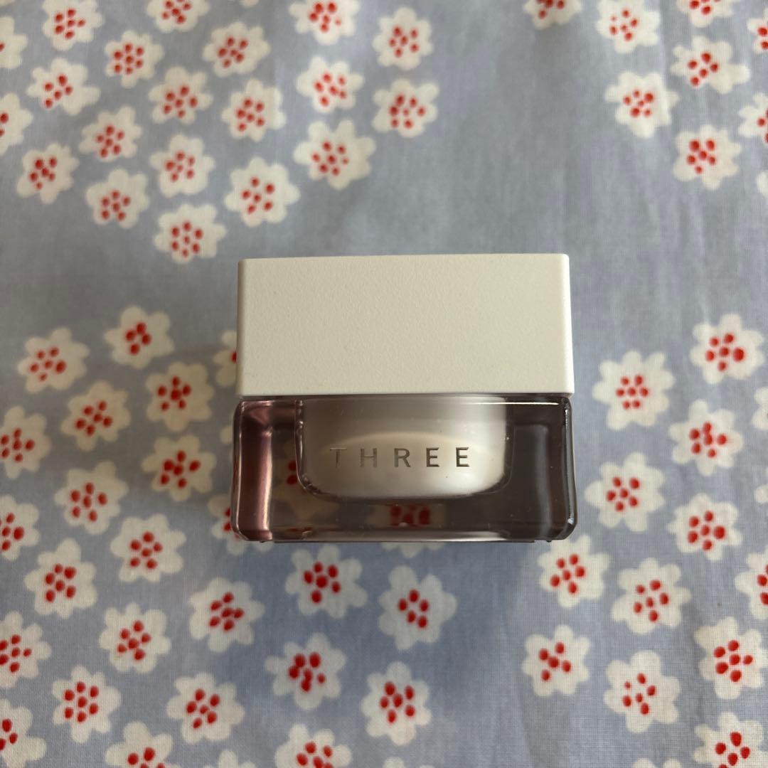 ぴのこ　THREE エミングクリーム