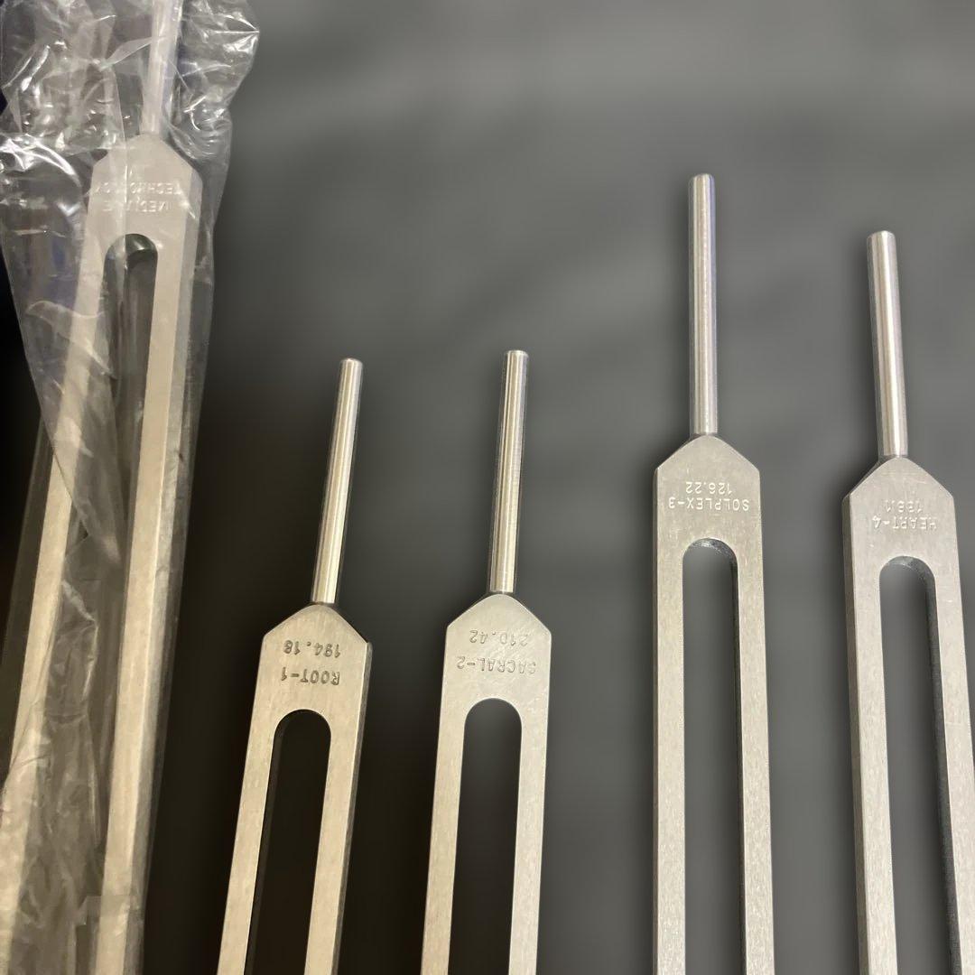 ほぼ未使用　音叉 チューニングフォーク セット