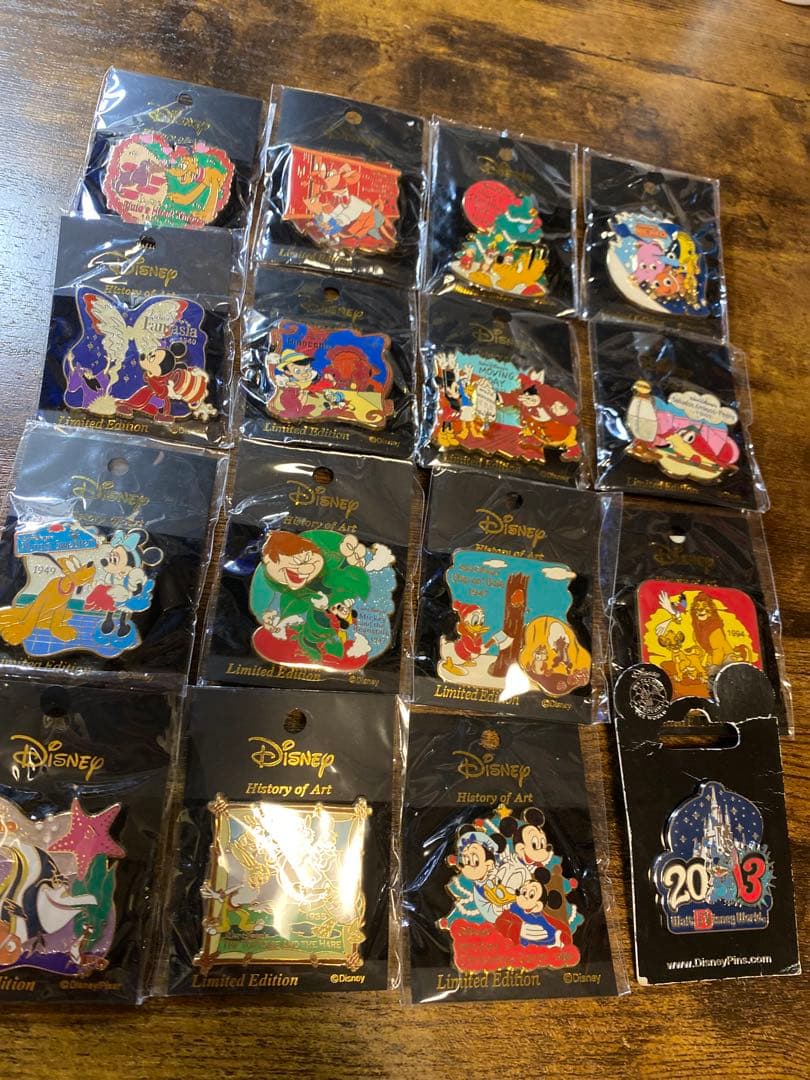 【レア】Disneyピンバッチ　コレクター向け　新品・台紙付き　16個セット♪