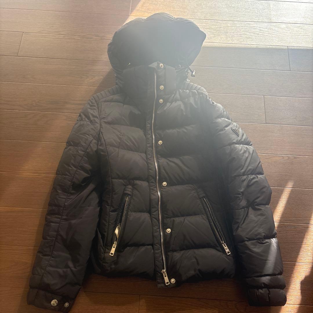 ほぼ新品！PRADA ダウンジャケット　フード、紙袋付き　黒