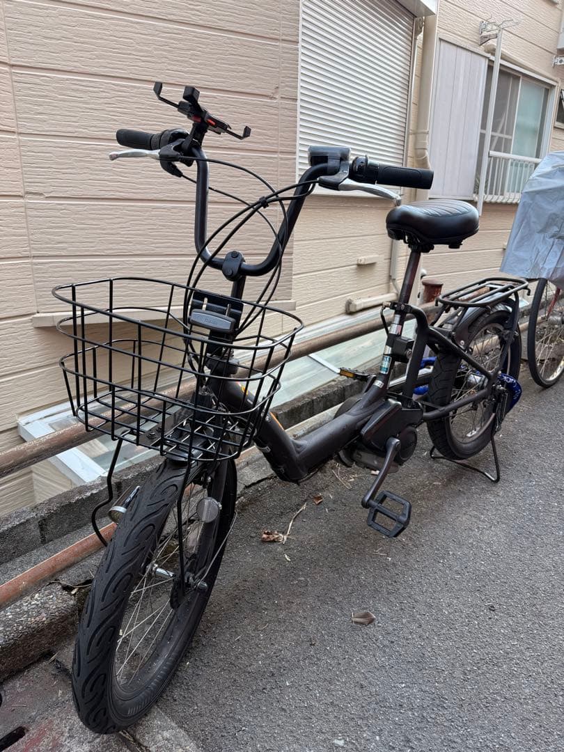 電動アシスト自転車 ブラック 前カゴ付き ビジネスバッグがすっぽり入る前カゴ、電動アシストクロスバイク