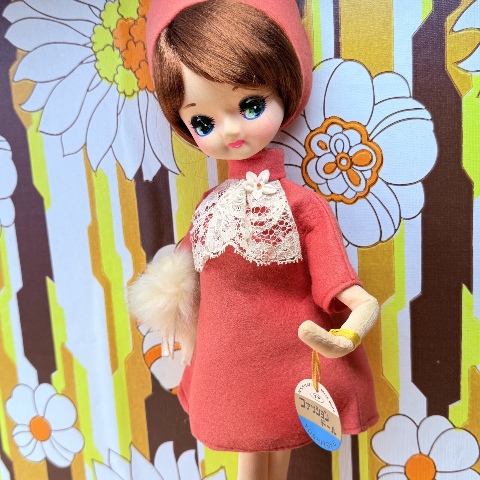 希少 吉徳 ヨシトク ファッションドール スピッツを抱いたポーズ人形